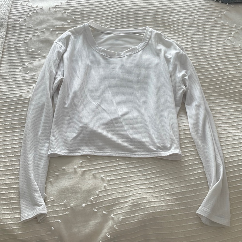 Cropped Long Sleeved Lululemon Active Top Size 6